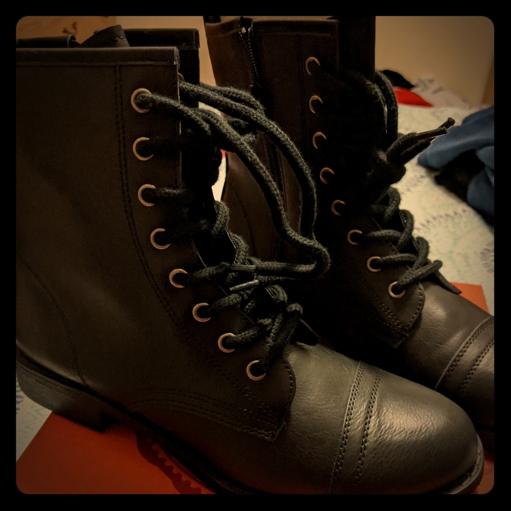 SO Icicle Black Combat Boots